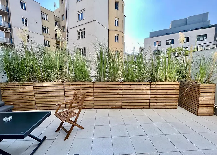 Sundeck City Centre Apartment